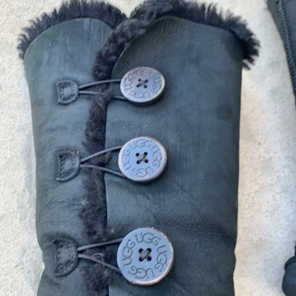 UGG Bailey Button Triplet II Black Suede Boot Sz 5